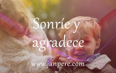 Sonríe y agradece